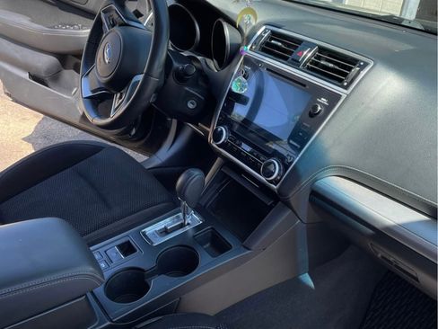 Used 2019 Subaru Outback 2.5i Premium image 12