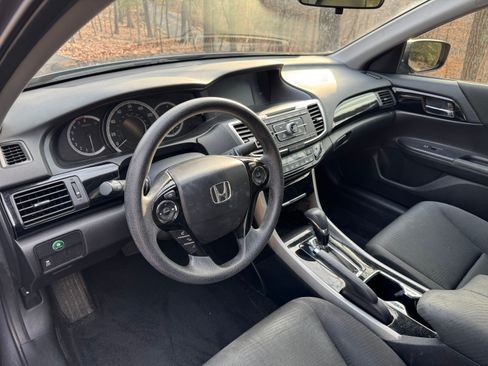 Used 2017 Honda Accord LX image 10