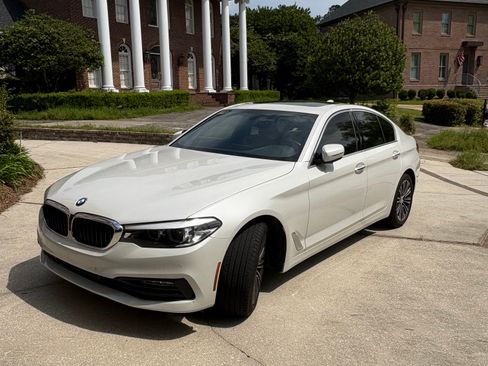 Used 2018 BMW 530i w/ Premium Package image 1