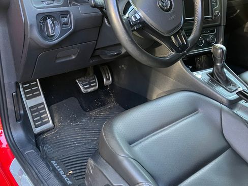 Used 2017 Volkswagen Golf Alltrack SE image 12