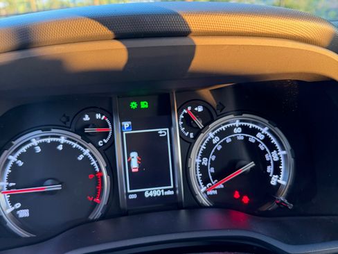 Used 2021 Toyota 4Runner Venture w/ Moonroof Package AWD/4WD image 23