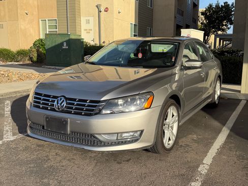 Used 2014 Volkswagen Passat 1.8T SEL Premium image 8