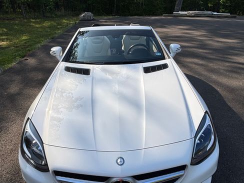 Used 2017 Mercedes-Benz SLC 300 image 2