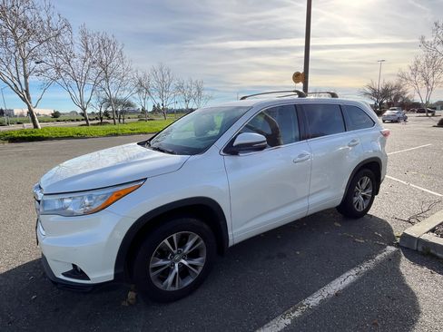Used 2015 Toyota Highlander LE Plus image 4