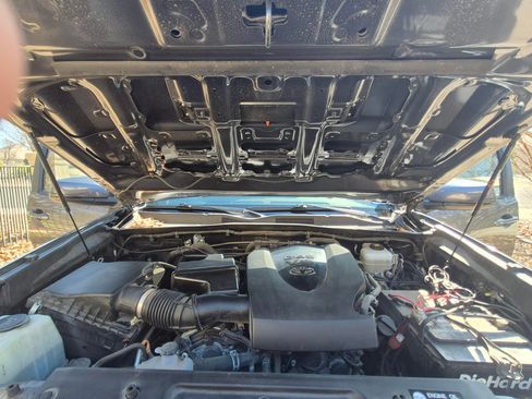 Used 2019 Toyota Tacoma TRD Off-Road w/ Technology Package image 19