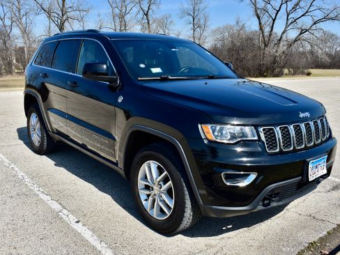 Used 2017 Jeep Grand Cherokee Laredo w/ Quick Order Package 23E image 5