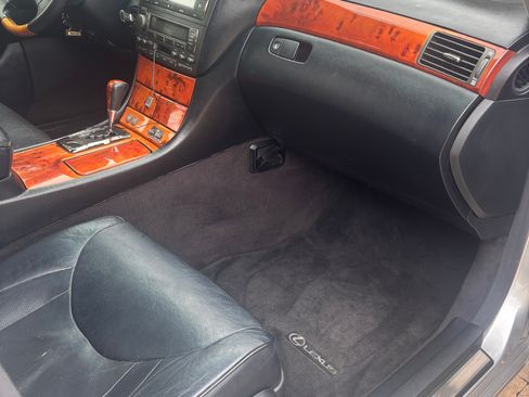 Used 2004 Lexus LS 430 image 9