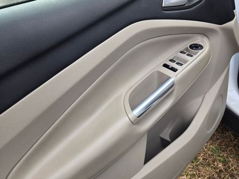 Used 2014 Ford Escape SE image 9