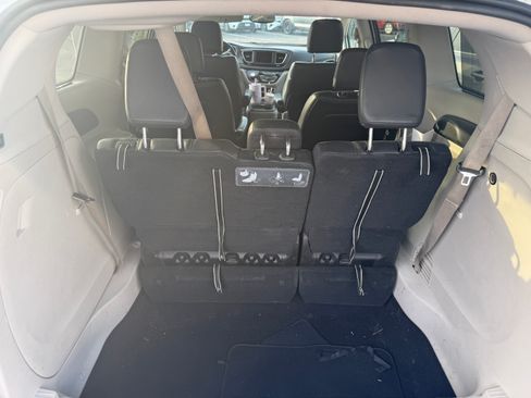 Used 2020 Chrysler Pacifica Touring-L image 5