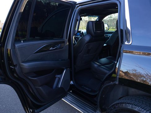 Used 2016 Cadillac Escalade Platinum image 8