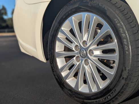 Used 2014 Toyota Avalon XLE Touring image 8