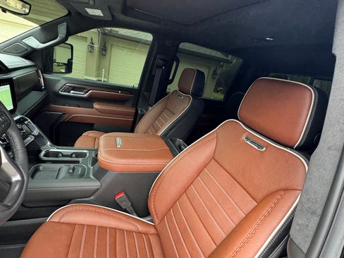 Used 2024 GMC Sierra 3500 Denali Ultimate image 16