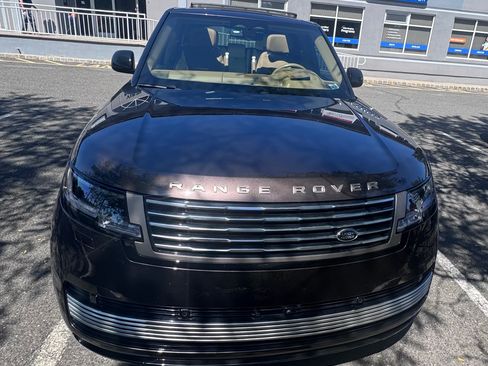 Used 2025 Land Rover Range Rover SV AWD/4WD image 6