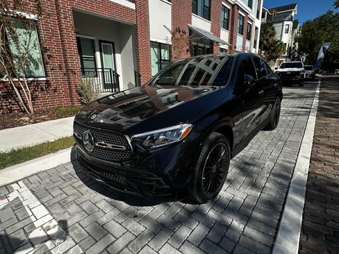 Used 2025 Mercedes-Benz GLC 300 4MATIC image 1