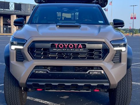 Used 2025 Toyota Tacoma TRD Pro AWD/4WD image 13