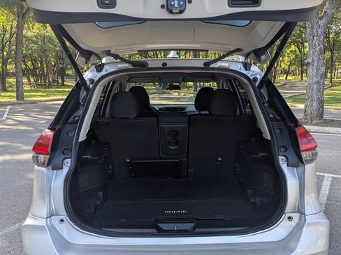 Used 2018 Nissan Rogue SV FWD image 6