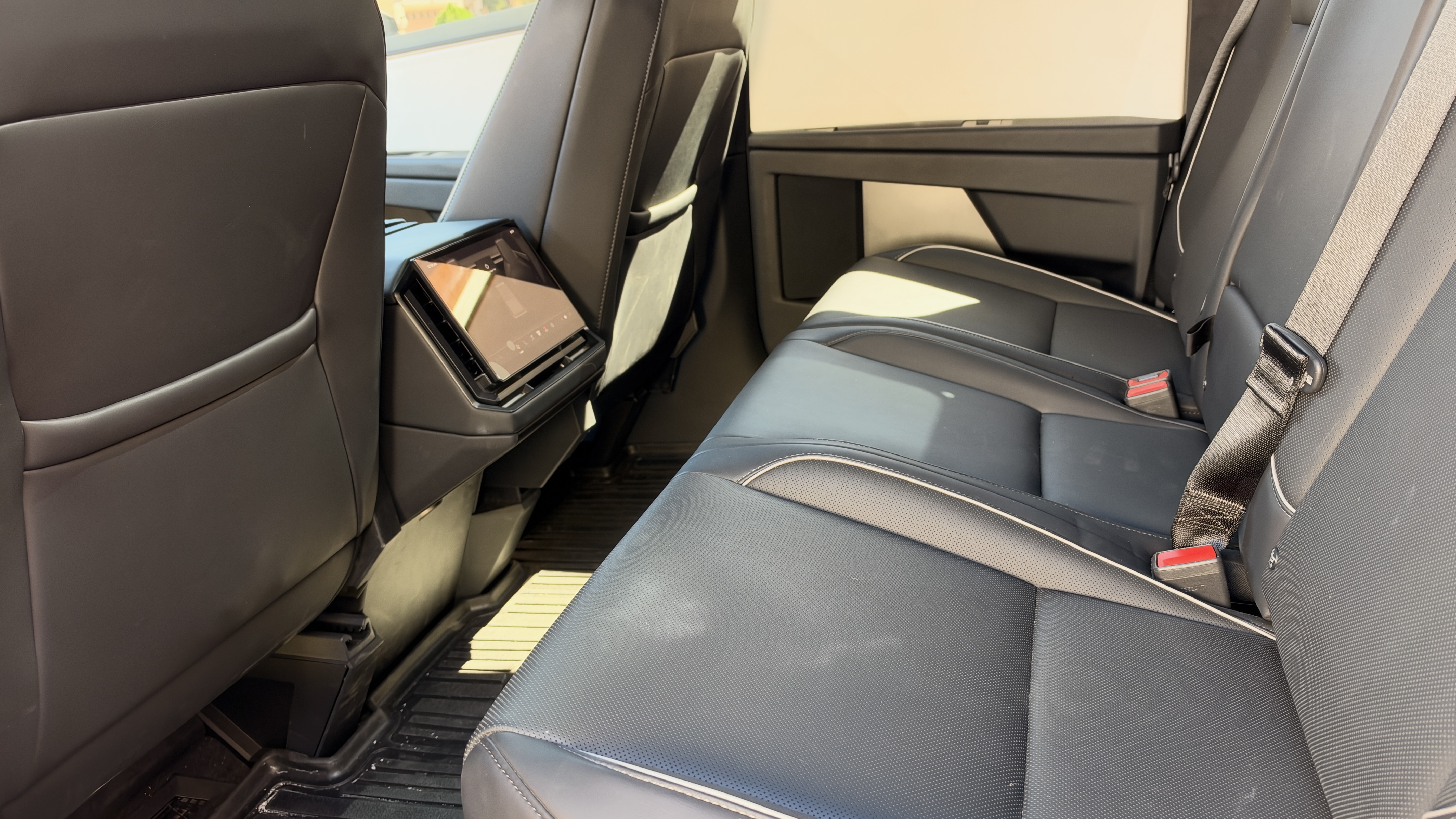 Used 2024 Tesla Cybertruck AWD Crew Cab image 12