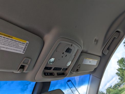 Used 2019 Cadillac XTS Luxury image 25