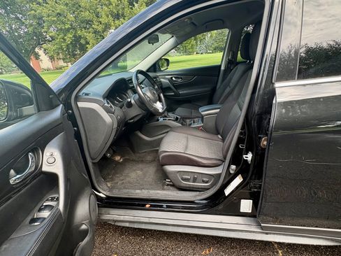 Used 2018 Nissan Rogue SV AWD/4WD image 4