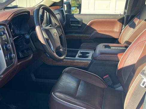 Used 2016 Chevrolet Silverado 2500 High Country w/ Duramax Plus Package image 9