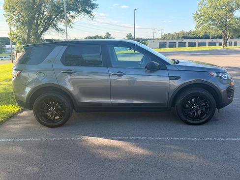 Used 2018 Land Rover Discovery Sport SE AWD/4WD image 4