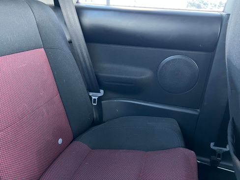 Used 2005 Volkswagen Beetle Bi-Color Edition image 13