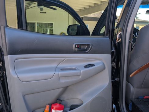 Used 2015 Toyota Tacoma 4x4 Double Cab w/ TRD Off-Road Package image 14