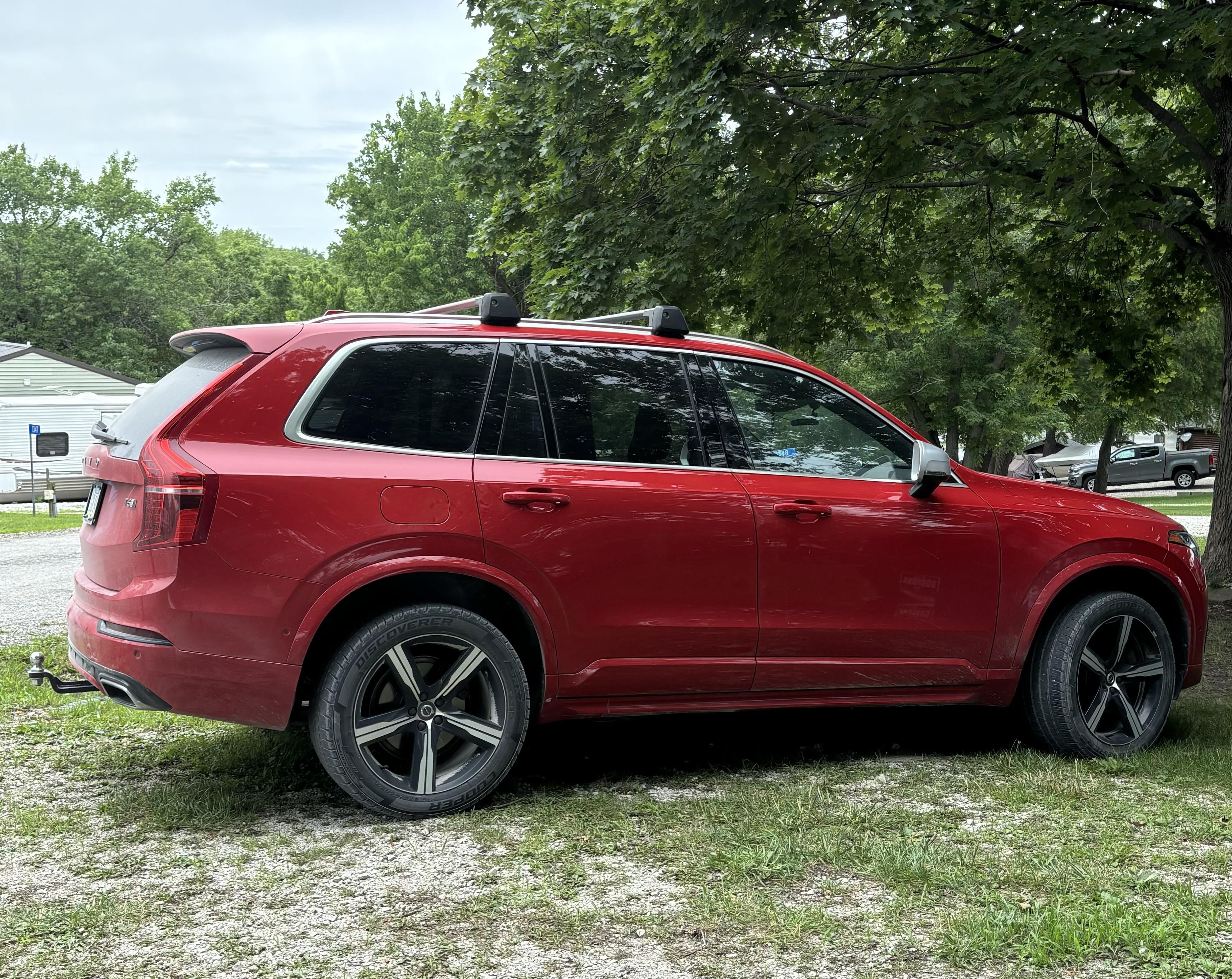 Used 2016 Volvo XC90 T6 R-Design w/ Vision Package AWD/4WD image 2