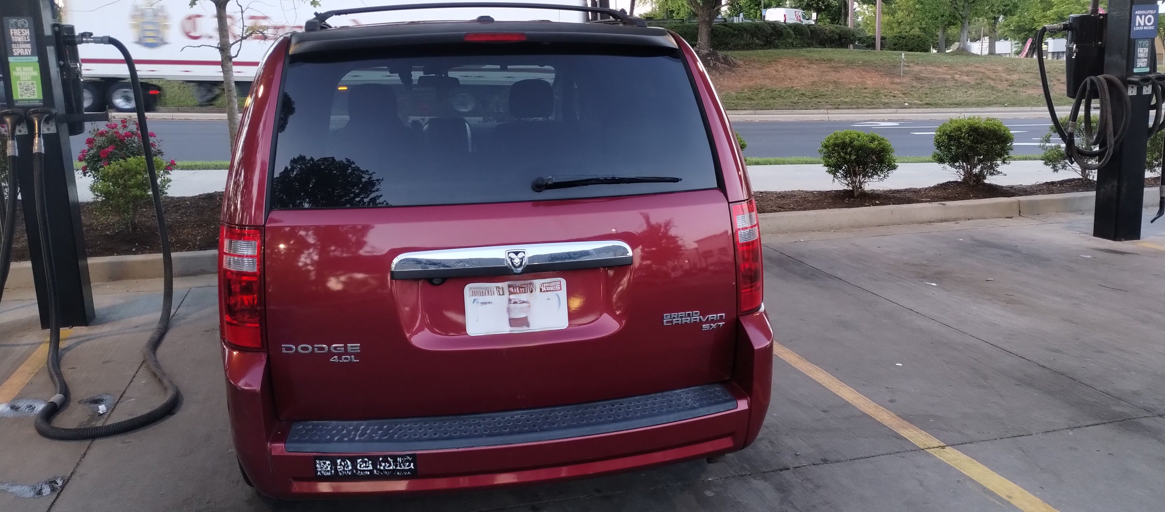 Used 2010 Dodge Grand Caravan Crew FWD image 10