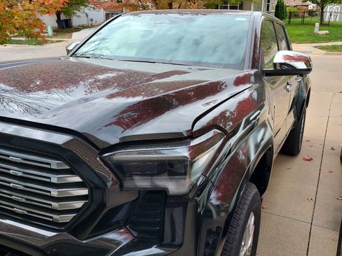 Used 2024 Toyota Tacoma Limited w/ Limited Package (LT) image 1