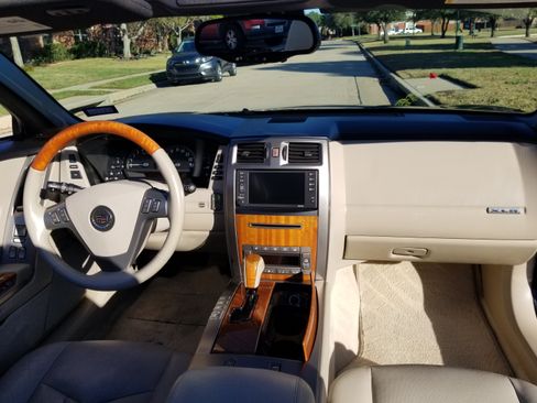 Used 2006 Cadillac XLR image 27