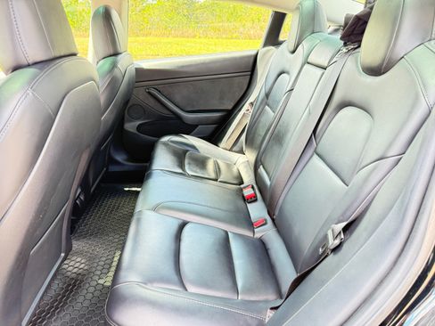 Used 2022 Tesla Model 3 image 11