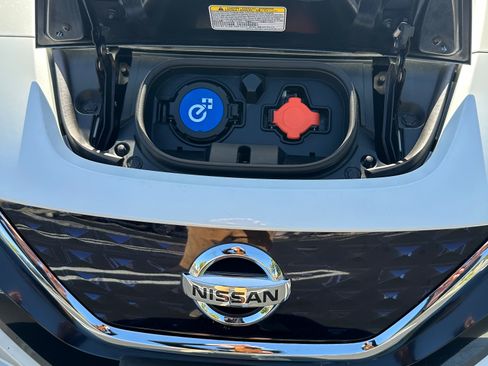 Used 2019 Nissan Leaf SV Plus w/ SV All Weather Package FWD image 20