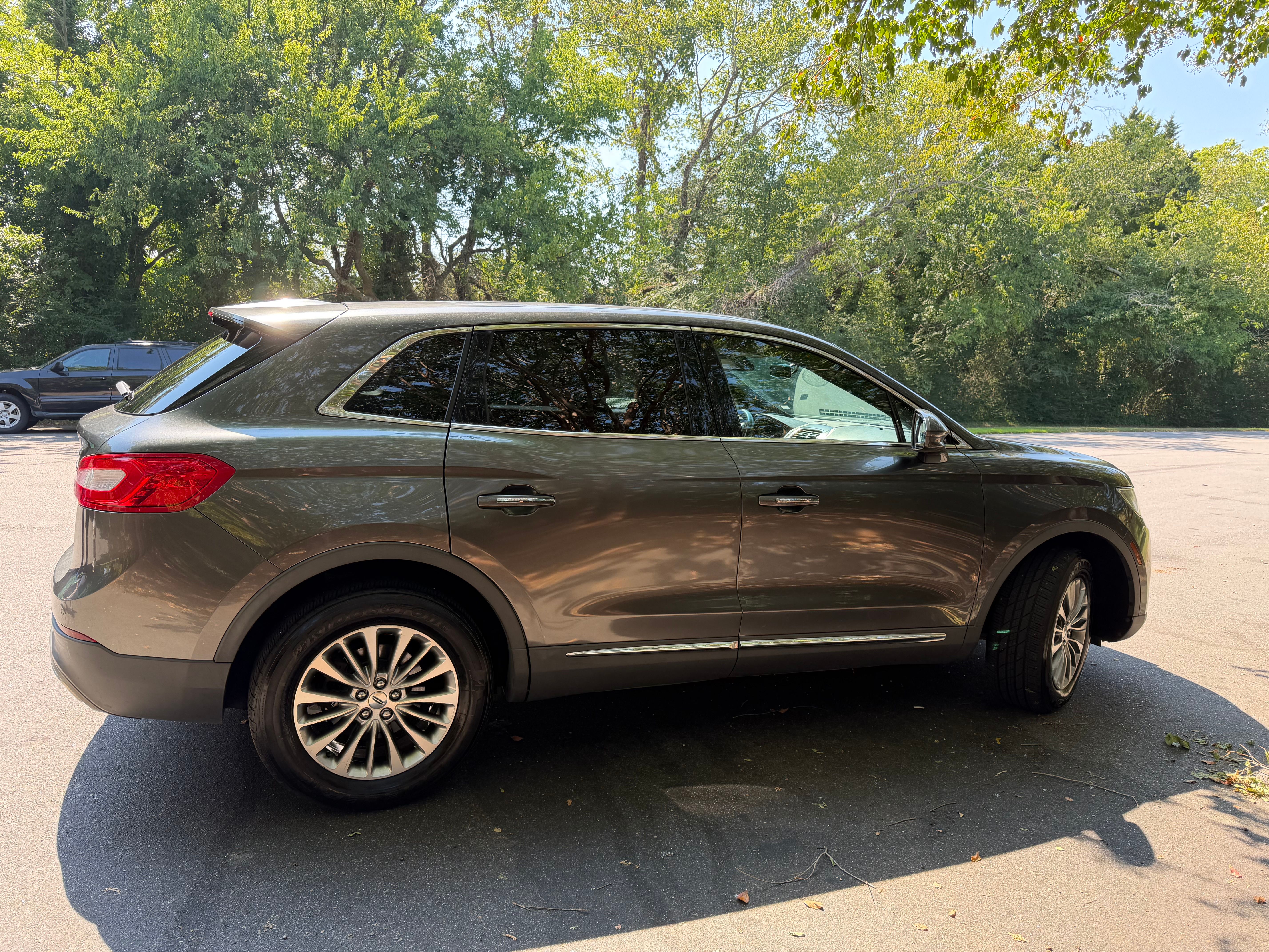 Used 2018 Lincoln MKX Select AWD/4WD image 6