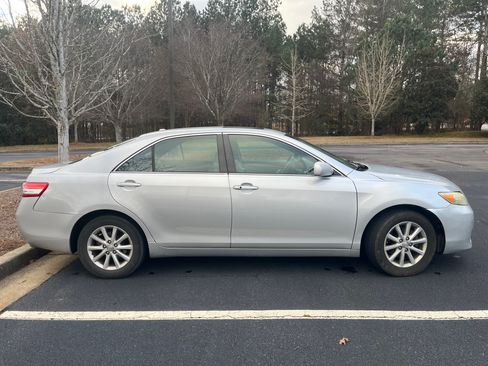Used 2011 Toyota Camry XLE image 13