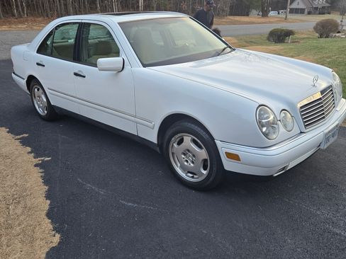Used 1998 Mercedes-Benz E 320 4MATIC Sedan image 8