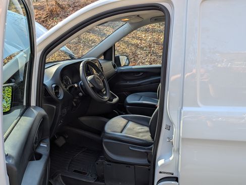 Used 2023 Mercedes-Benz Metris image 13
