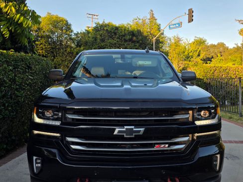 Used 2018 Chevrolet Silverado 1500 LTZ Z71 w/ LTZ Plus Package AWD/4WD image 2