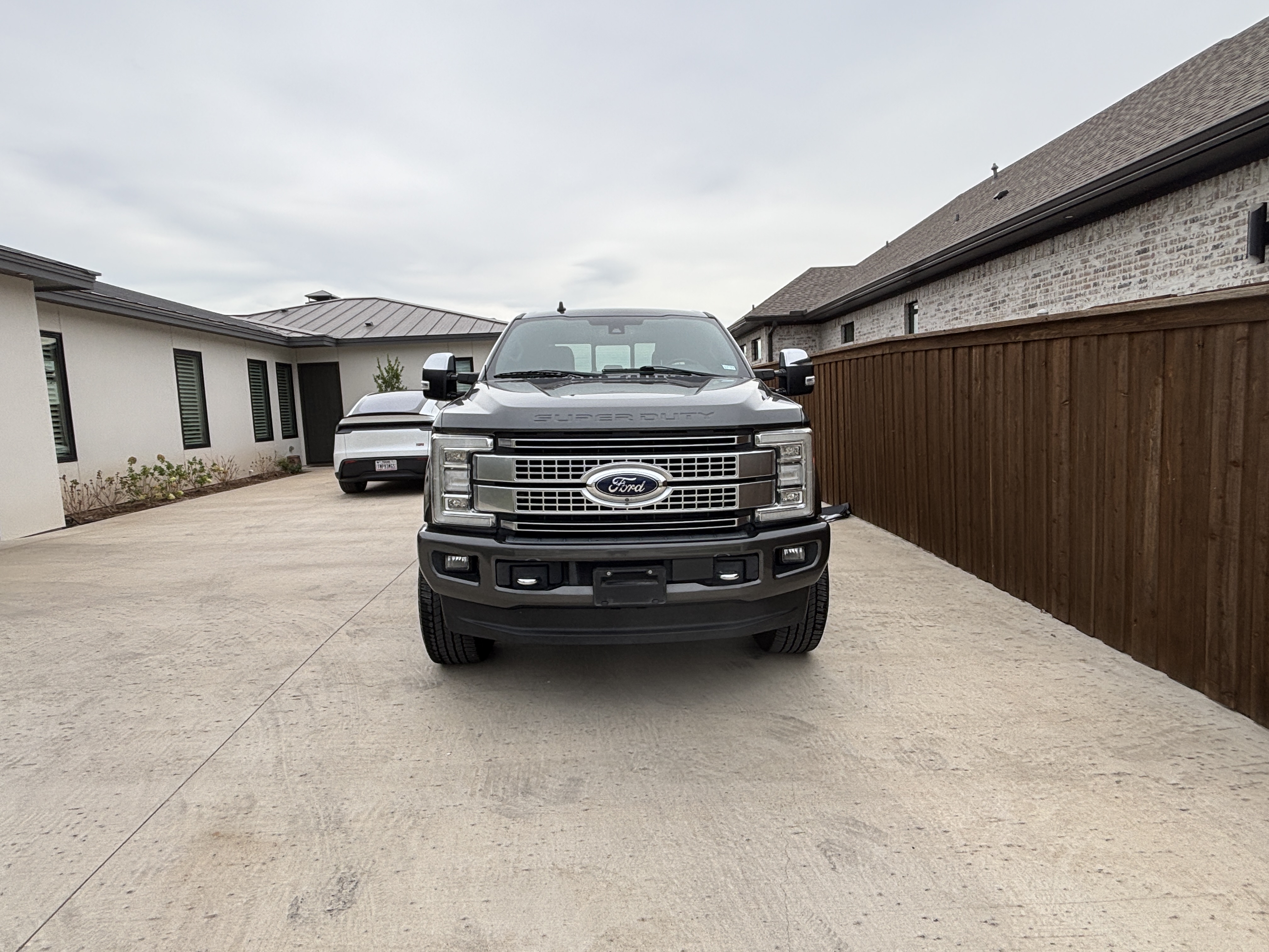 Used 2019 Ford F250 Platinum w/ Platinum Ultimate Package AWD/4WD image 4
