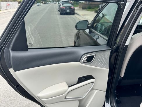Used 2023 Kia Soul LX FWD image 14