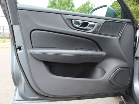 Used 2020 Volvo V60 T5 Momentum FWD image 24