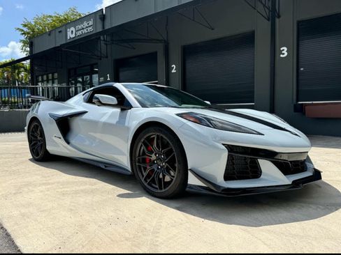 Used 2024 Chevrolet Corvette Z06 w/ Z07 Performance Package image 14