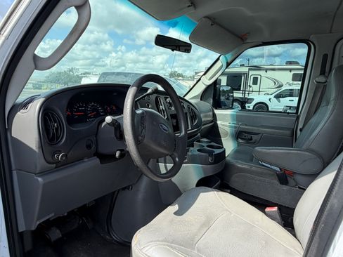 Used 2008 Ford E-350 and Econoline 350 XL RWD image 5