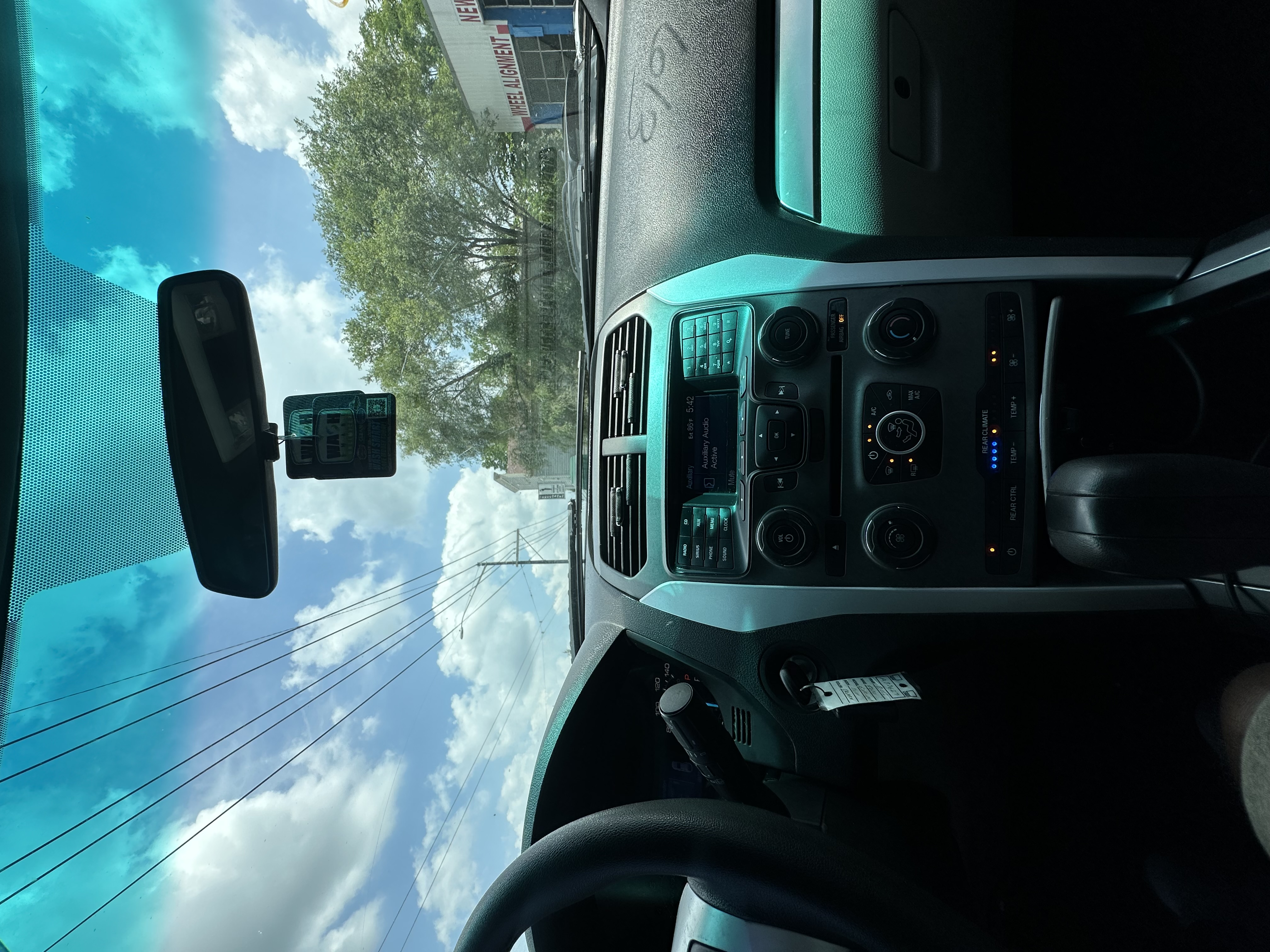 Used 2013 Ford Explorer 4WD w/ Class III Trailer Tow Pkg image 8