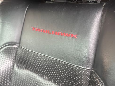Used 2018 Jeep Grand Cherokee Trailhawk w/ Trailhawk Luxury Group AWD/4WD image 10