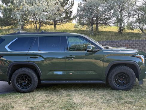 Used 2023 Toyota Sequoia SR5 w/ SR5 Premium Package AWD/4WD image 5