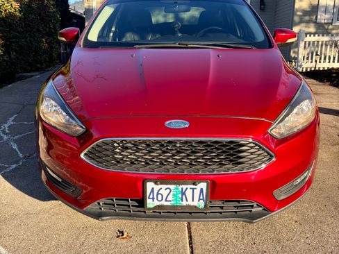 Used 2016 Ford Focus SE image 2