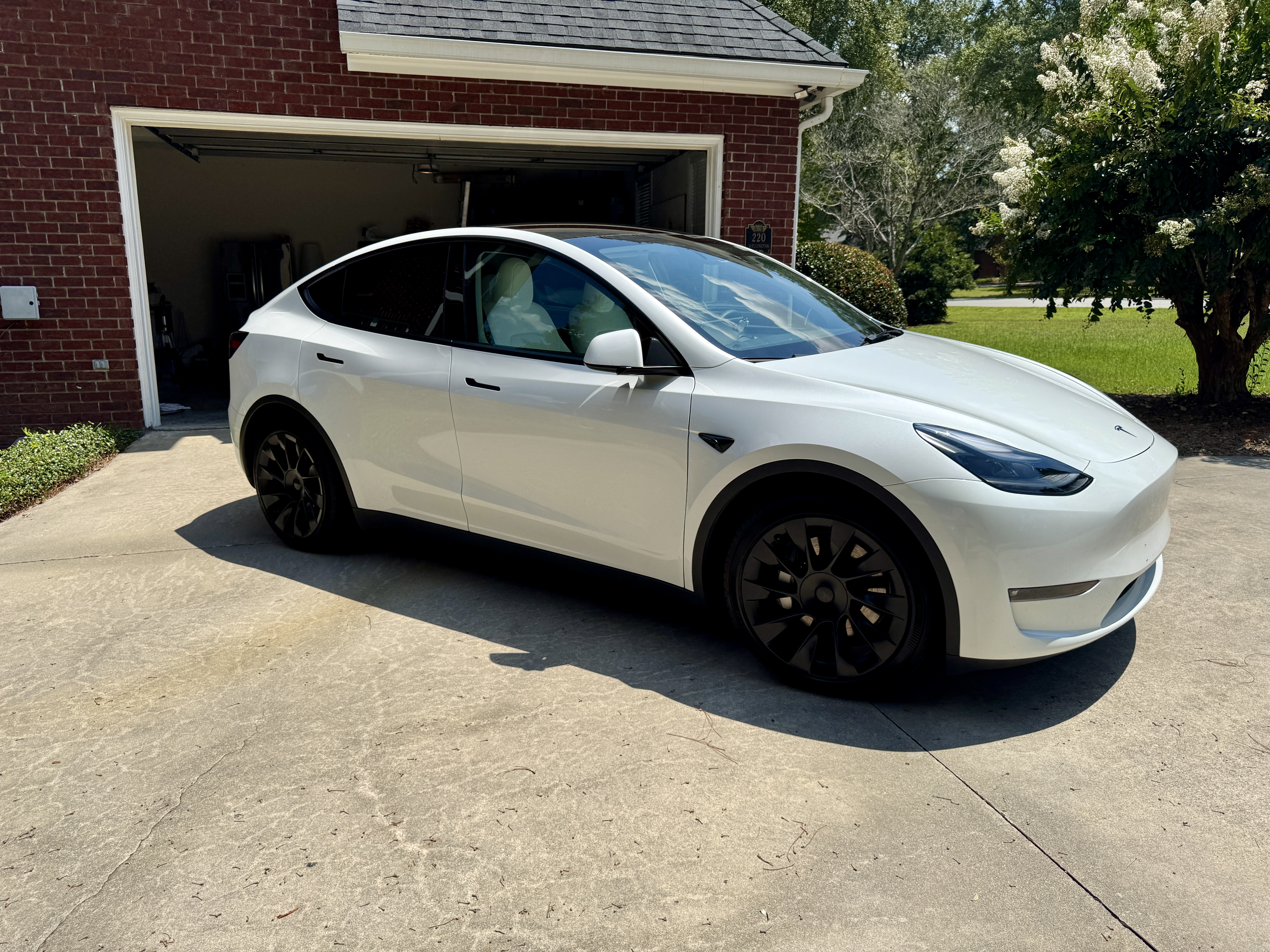 Used 2023 Tesla Model Y Long Range AWD/4WD image 13