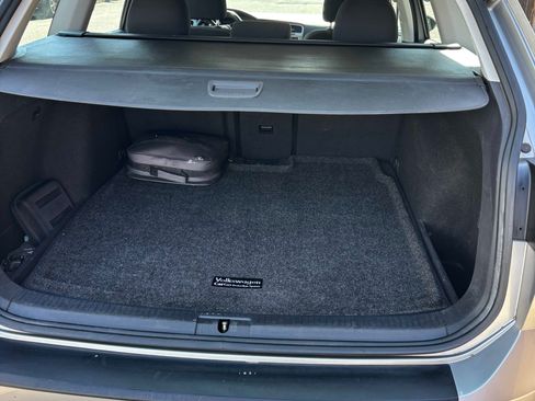 Used 2016 Volkswagen Golf S image 9