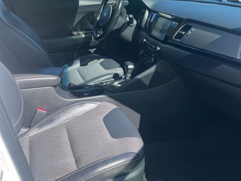 Used 2017 Kia Niro w/ Paint Protection Package FWD image 12